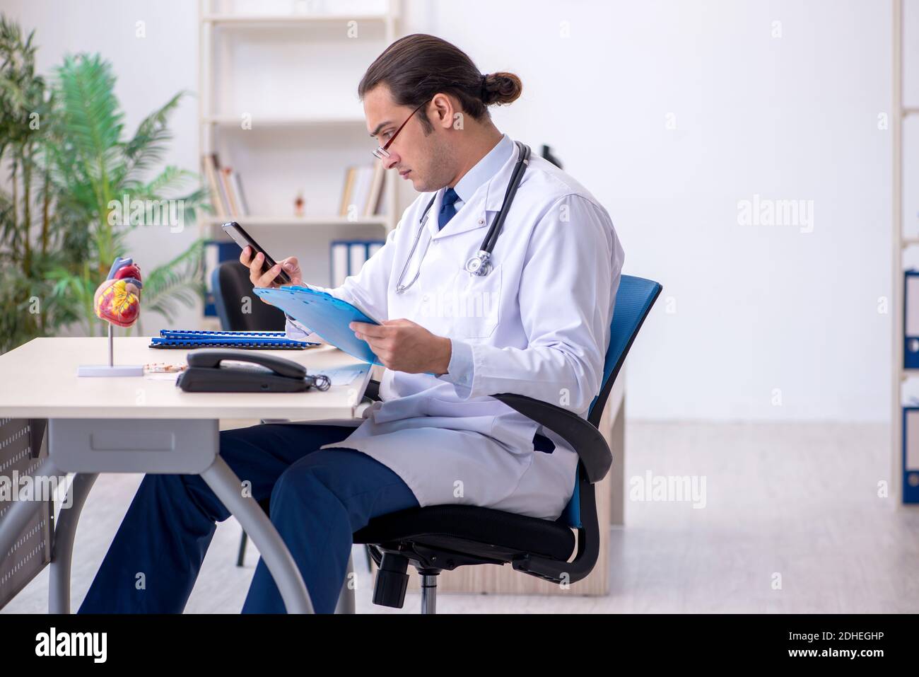 Doctor taking notes telehealth hi-res stock photography and images - Alamy