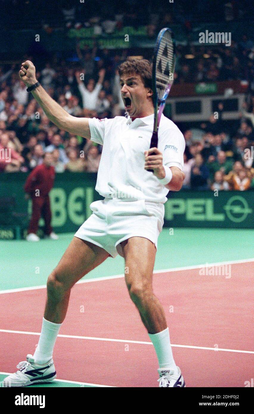 Photo d'archive : Henri Leconte pendant la finale de Coupe Davis remportee  par l'equipe de France de Tennis face aux USA a Lyon, France, le 1er  decembre 1991. Photo by Christophe Guibbaud/ABACAPRESS.COM