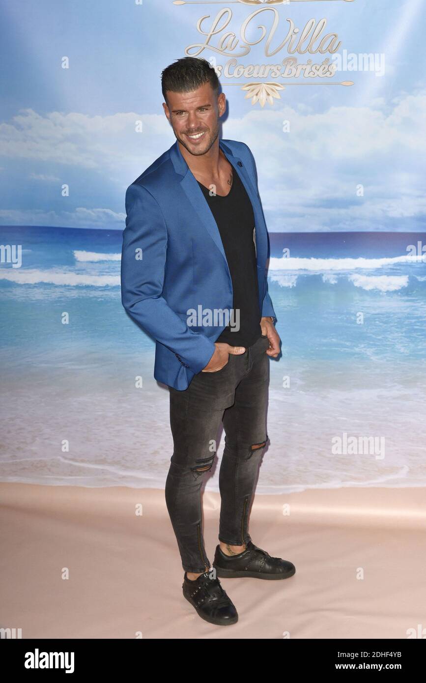 La Villa Des Coeurs Brisés Florent Florent Re lors du photocall de presentation des candidats de la 3e saison  de l'emission de tele-realite 'La Villa des Coeurs Brises' diffusee sur la  chaine NT1, le 27 novembre 2017 a
