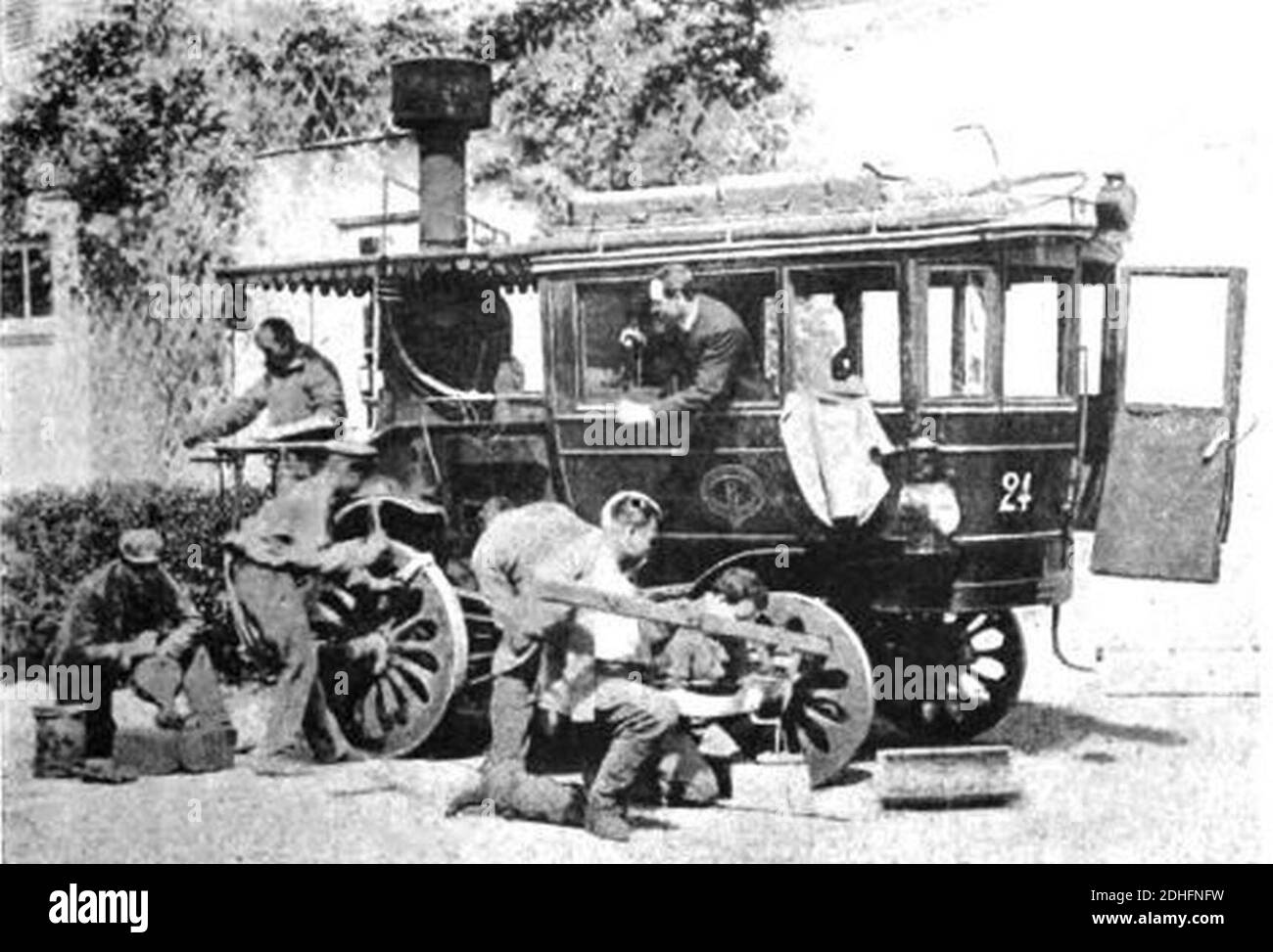 La Nouvelle voiture Amédée Bollée de 1880 ici au retour de Paris-Bordeaux- Paris en 1895 Stock Photo - Alamy