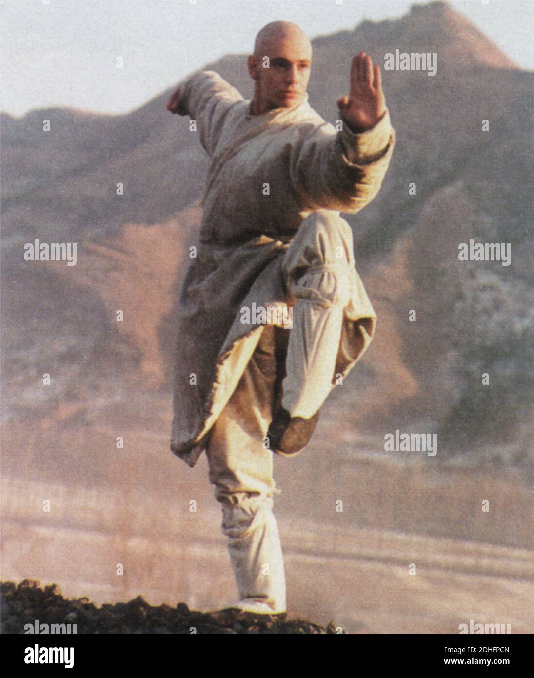 1994 , ITALY : The italian movie and television actor GIORGIO PASOTTI ( born in Bergamo , 22 june 1973 ) when was in the cast of China action movie  martial arts  ' Treasure Hunt ' - ATTORE - CINEMA - MOVIE - TELEVISIONE - personality when was  young - celebrity - celebrities - personalità celebrità da giovani  - giovane  - karate - arti marziali - WU SHU ----   Archivio GBB Stock Photo