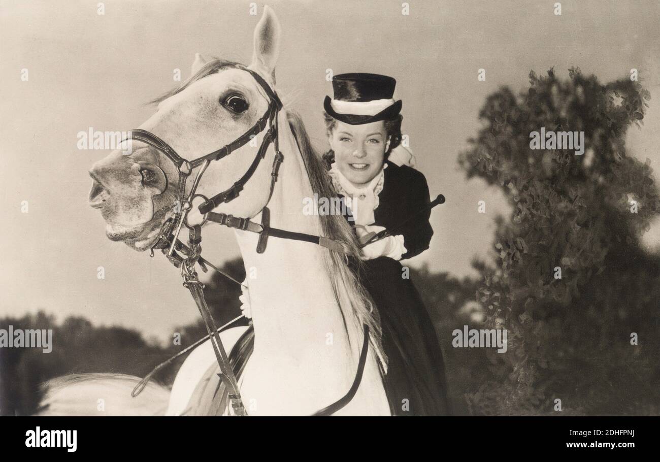 1956 , AUSTRIA :  The movie actress ROMY  SCHNEIDER ( 1938 - 1982 )  as the Queen Empress SISSI  Elisabeth Absburg of Austria in   '  Sissi  '  by Ernst Marischka - ATTRICE - MOVIE - FILM - CINEMA - ASBURGO - ABSBURGO -  portrait - ritratto - cavallerizza - horsewoman - cavallo - horse - hat - cappello    ----   Archivio GBB Stock Photo