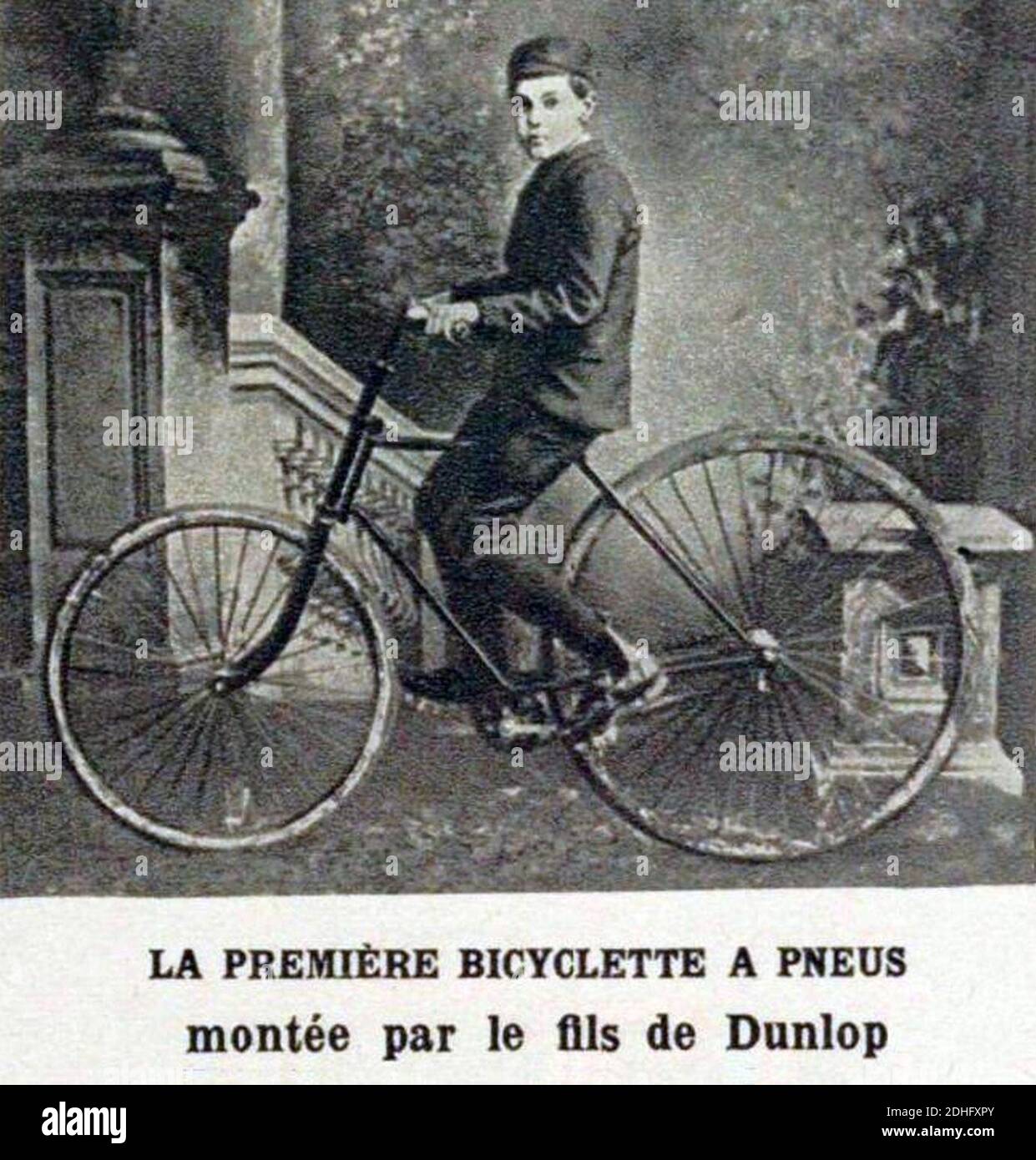 La première bicyclette à pneumatiques (vers 1888, fils Dunlop Stock Photo -  Alamy