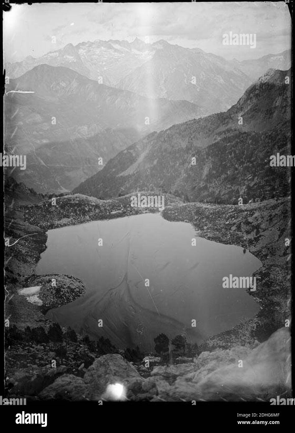 L'ivó Gran de Batisielles amb muntanyes al fons (AFCEC SOLER D 0571bis). Stock Photo
