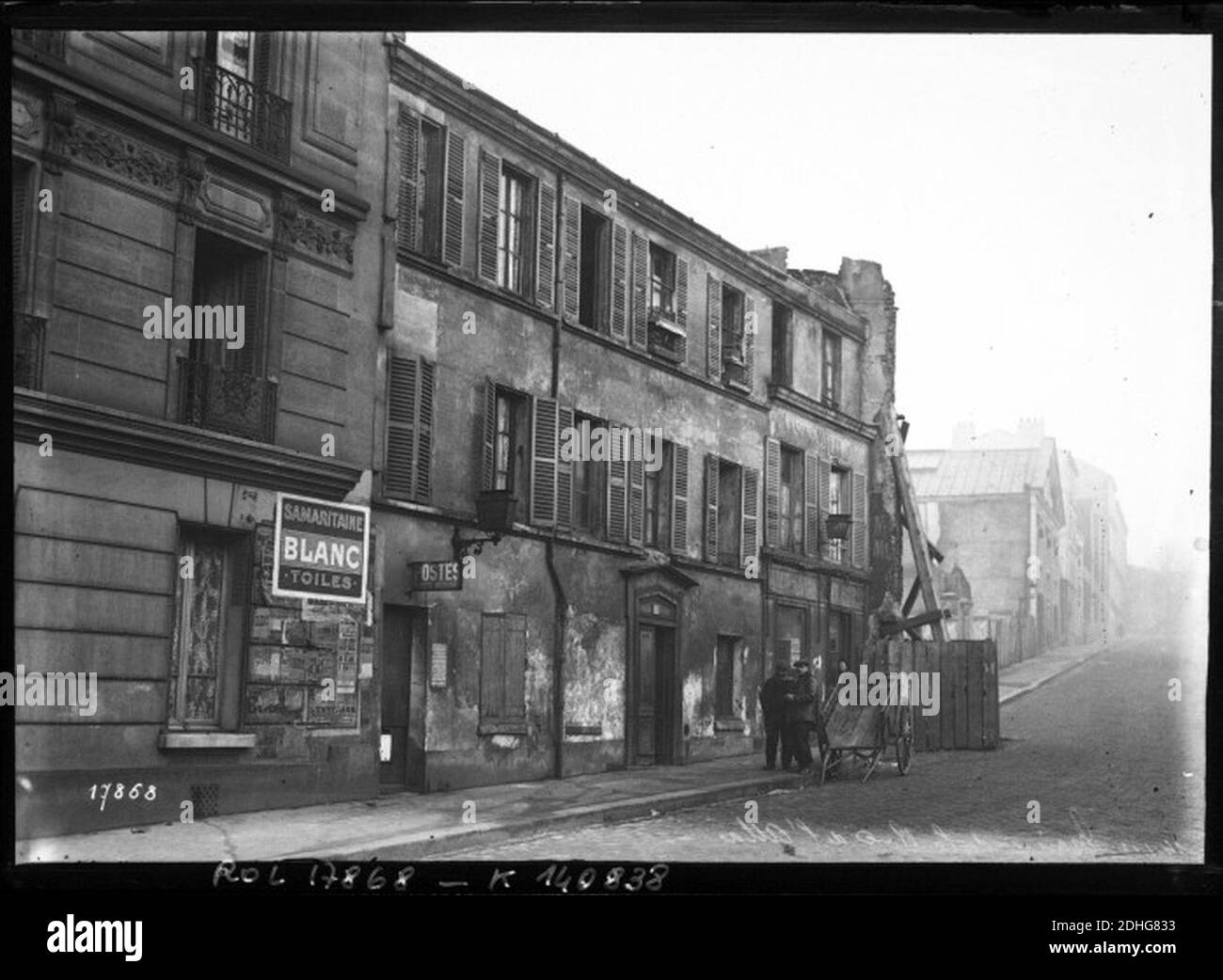 La rue de l'Atlas (Paris XIXe) en 1912 photographie de l'agence Rol. Stock Photo