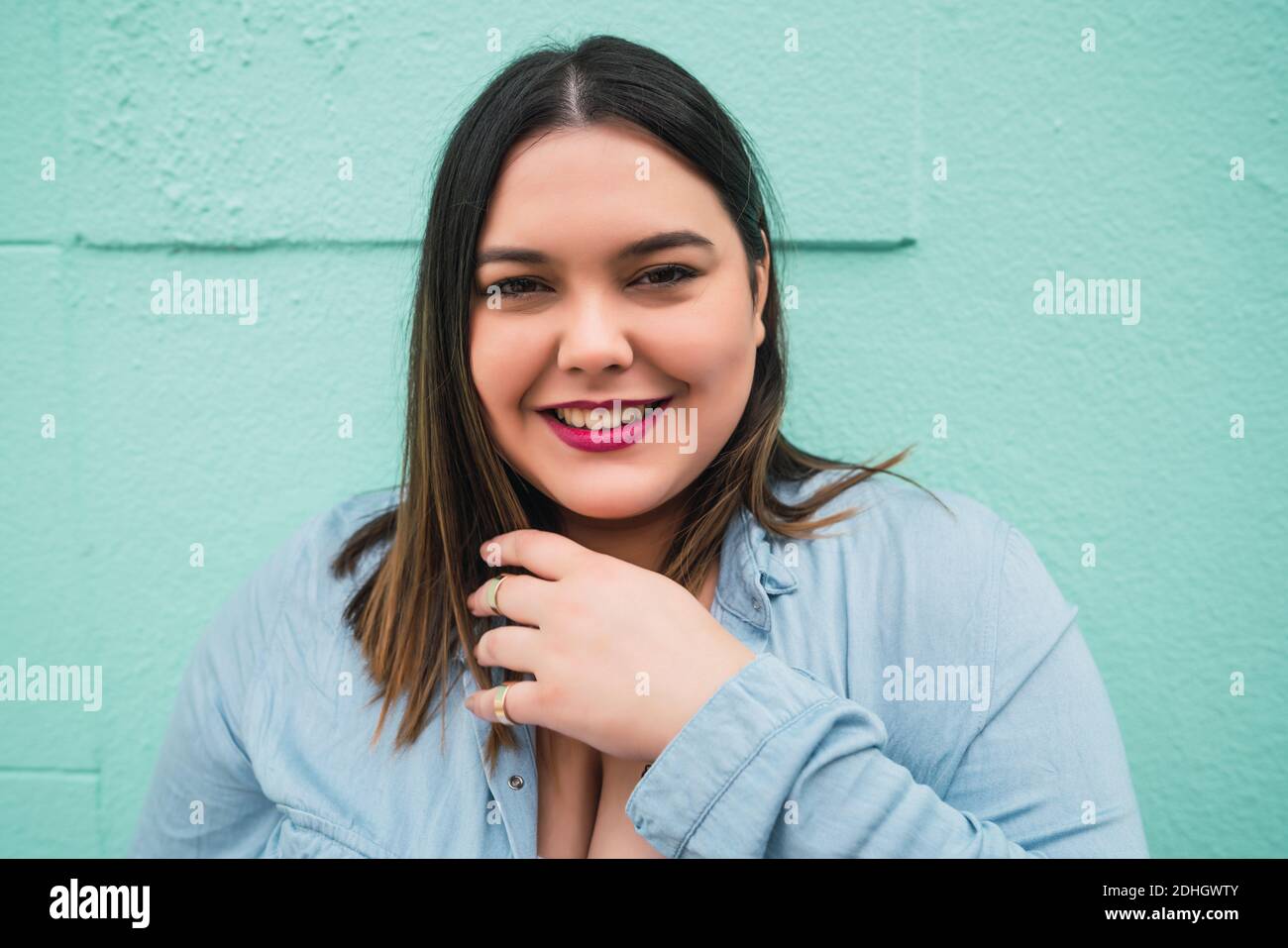 Plus size woman walking outside hi-res stock photography and images - Alamy