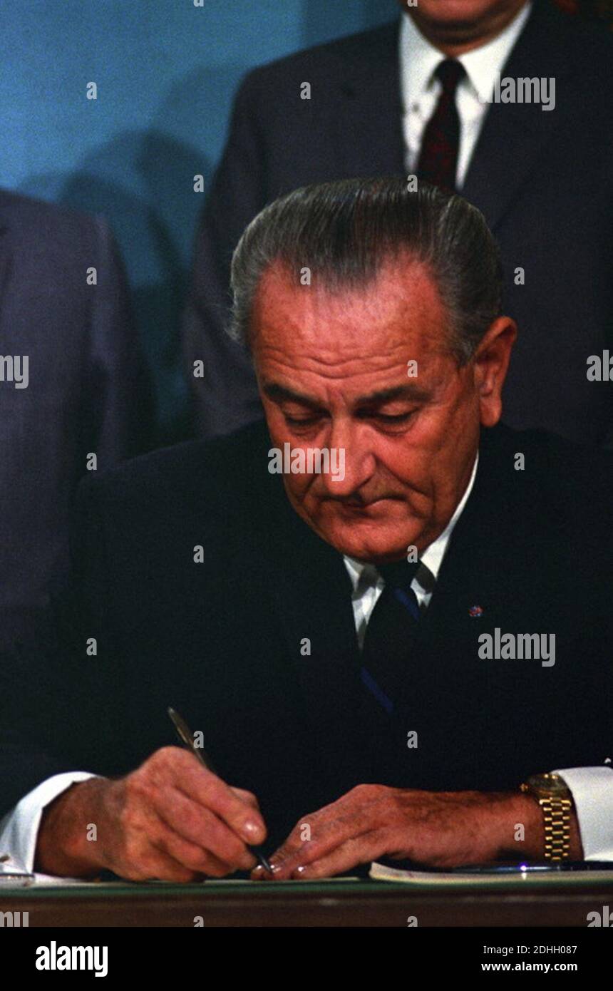 L.B. Johnson signing Public Broadcasting Act of 1967 Stock Photo Alamy