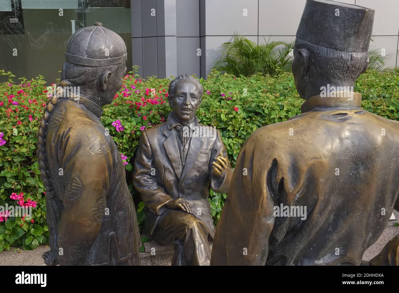 Bronze sculptures in the People of the River series by the Singapore River, depicting a Western trader & a Chinese and a Malay counterpart; Singapore Stock Photo