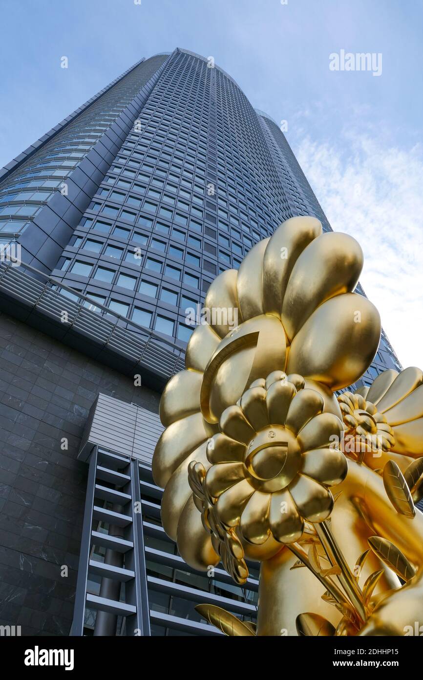 Takashi Murakami has added a 10m-tall golden statue to Roppongi Hills