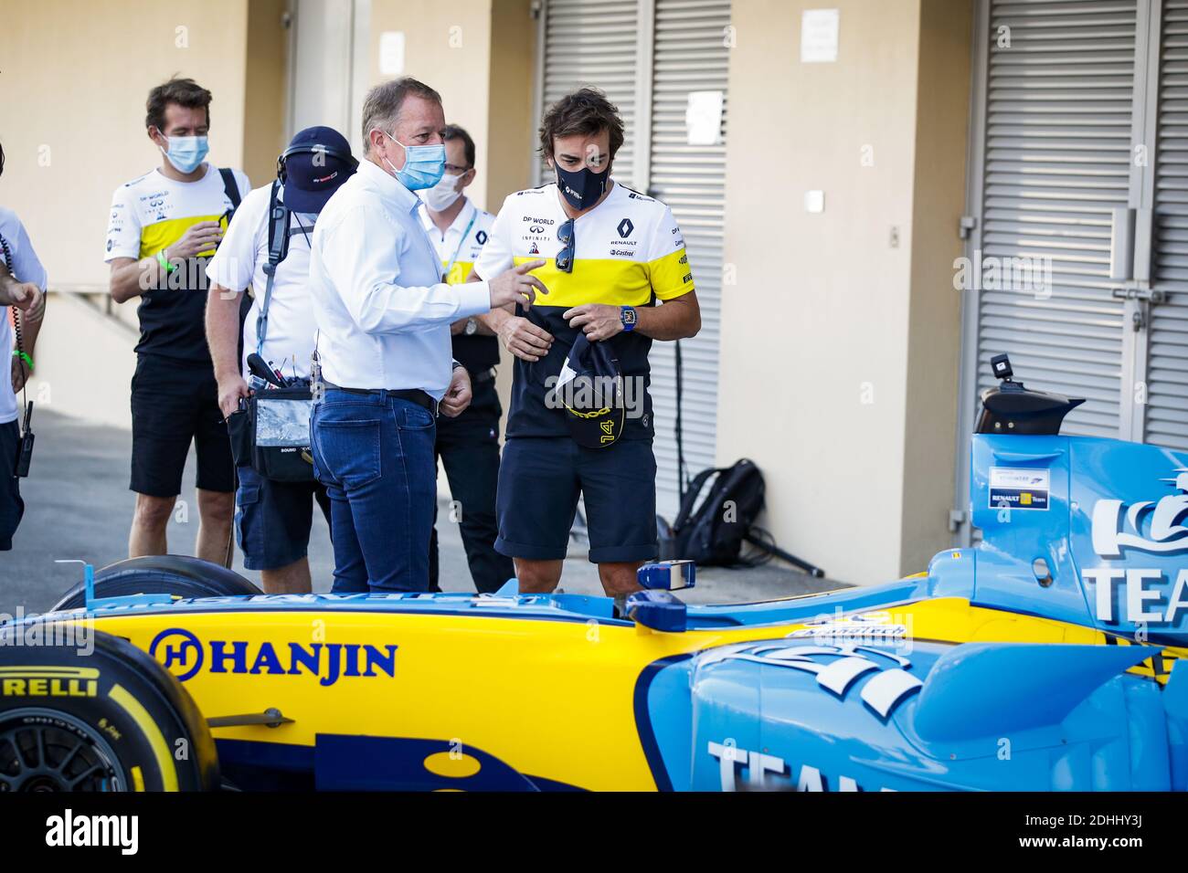 ALONSO Fernando (spa), Renault F1 Team RS20, with Martin Brundle, Sky  Sports commentator, alongside the Renault R25 of 2005, during the Formula 1  Etihad Airways Abu Dhabi Grand Prix 2020, from December