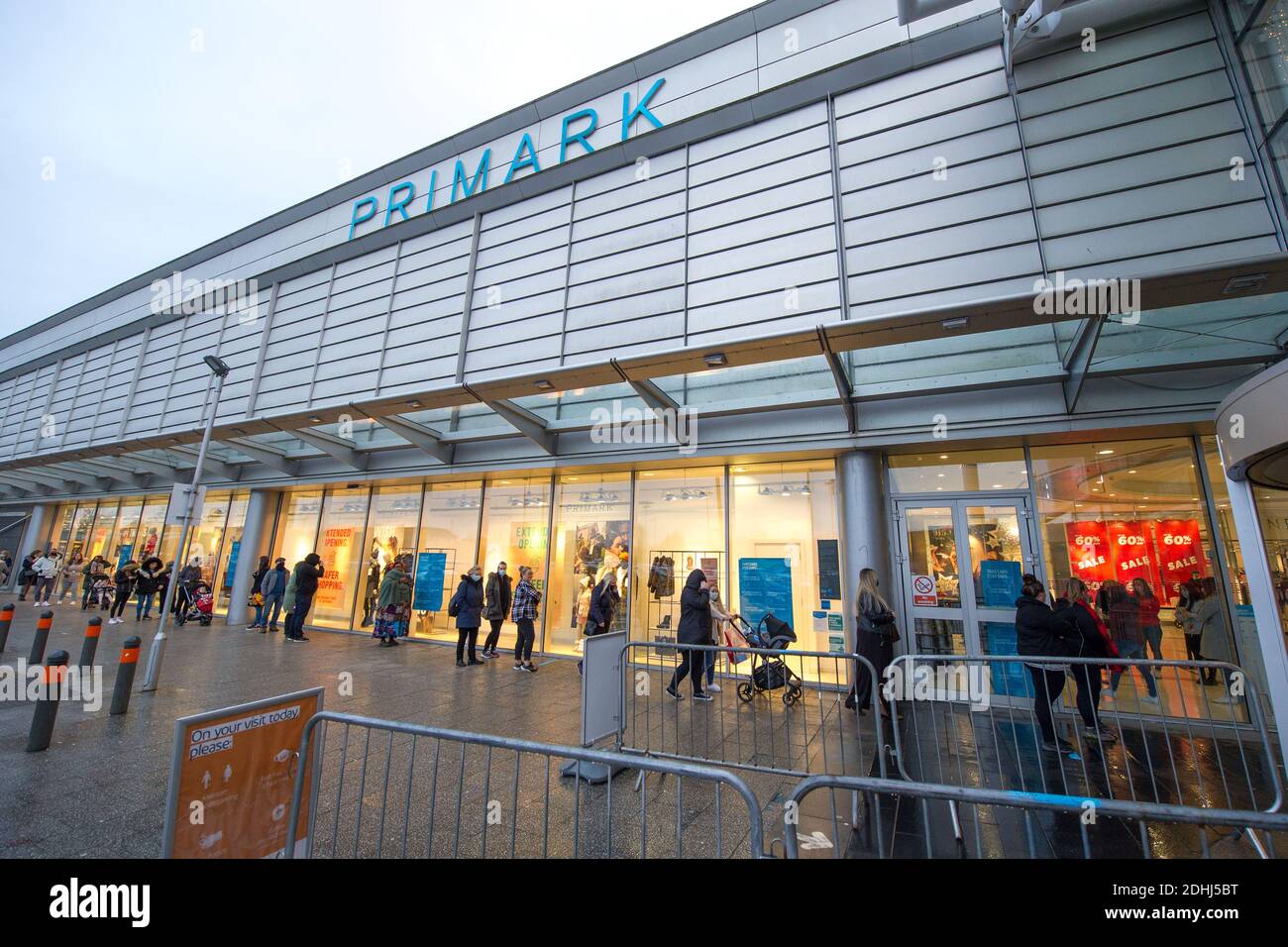 Primark Opens Back Up Hi res Stock Photography And Images Alamy
