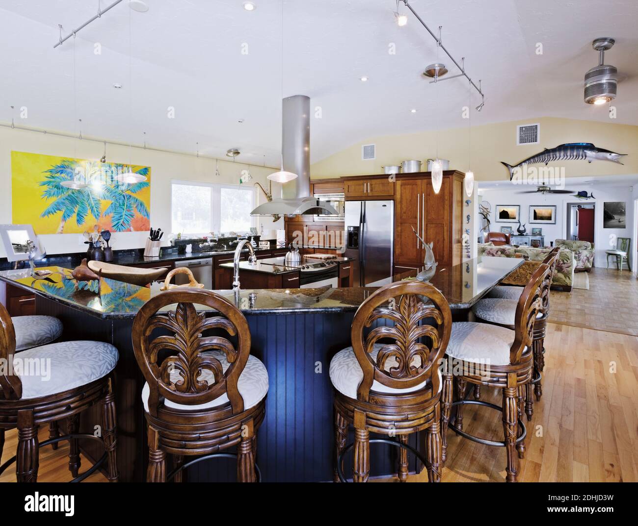 An open plan kitchen diner and breakfast bar Stock Photo - Alamy
