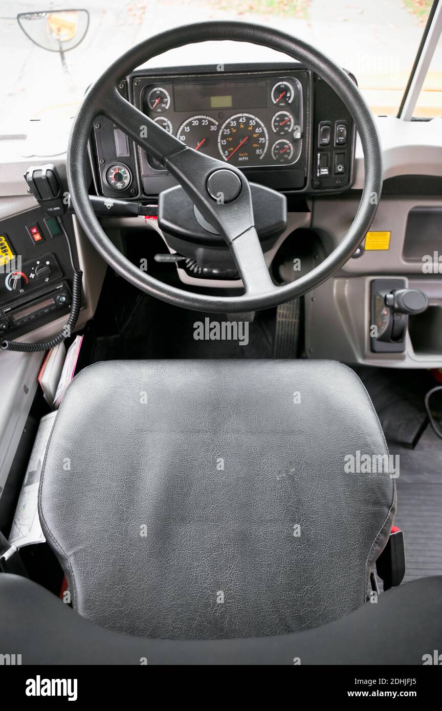 Steering wheel in old fashioned car or vehicle Stock Photo - Alamy