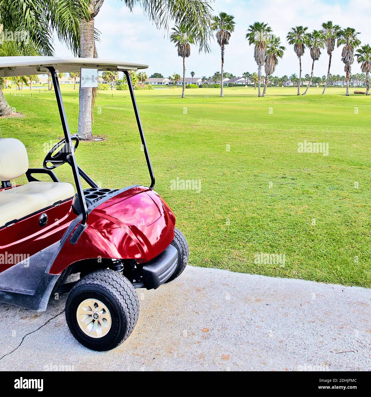 Golf course golf buggy hi-res stock photography and images - Alamy