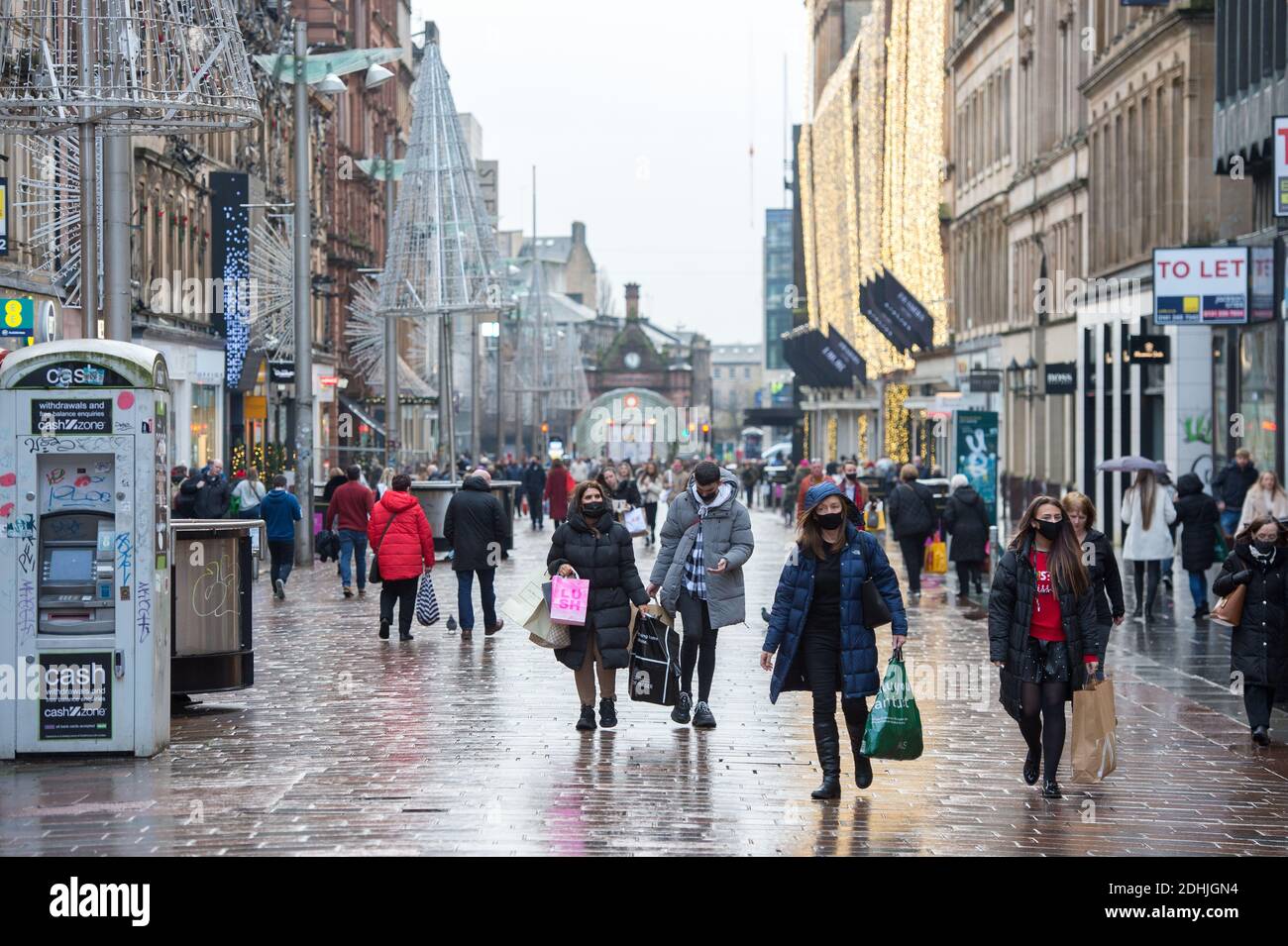 Glasgow, Scotland, UK. 11th Dec, 2020. Pictured: First day of all non-essential shops being able to open back up to the public since the region was placed into phase 4 lockdown, however since this morning, phase 3 is now active meaning that non-essential retail shops are open back up with shoppers filling the streets hoping to get a last minute bargain fro Christmas. Credit: Colin Fisher/Alamy Live News Stock Photo