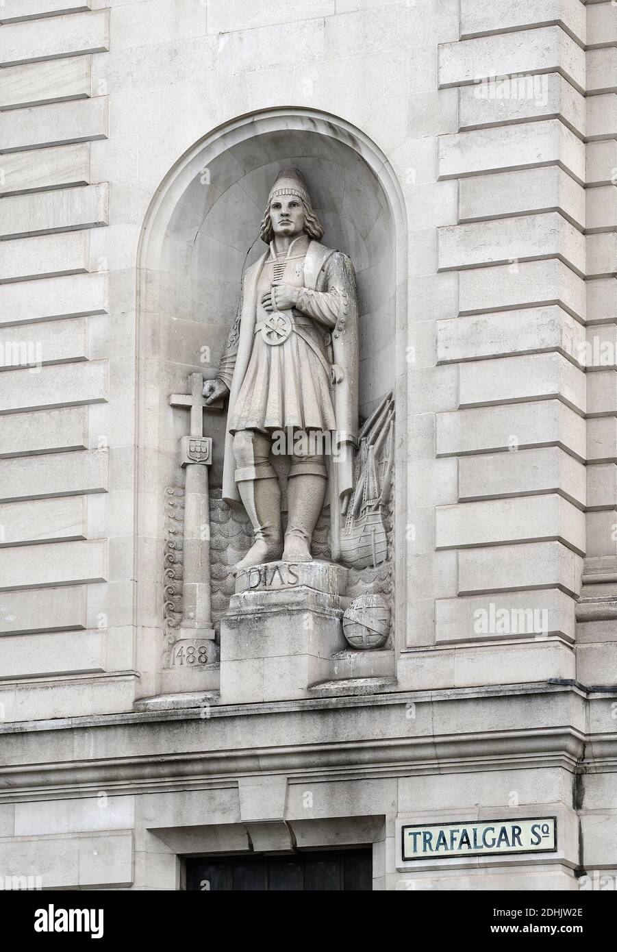 London, England, UK. Statue of Bartolomeu / Bartholemew Dias (Portugese explorer - first European known to have sailed around the Horn of Africa, 1488 Stock Photo