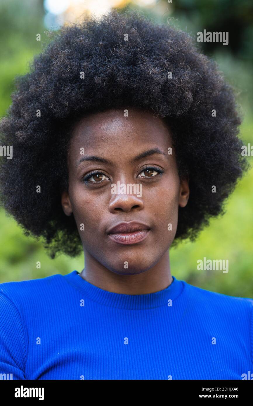 Afro hairstyle woman hi-res stock photography and images - Alamy