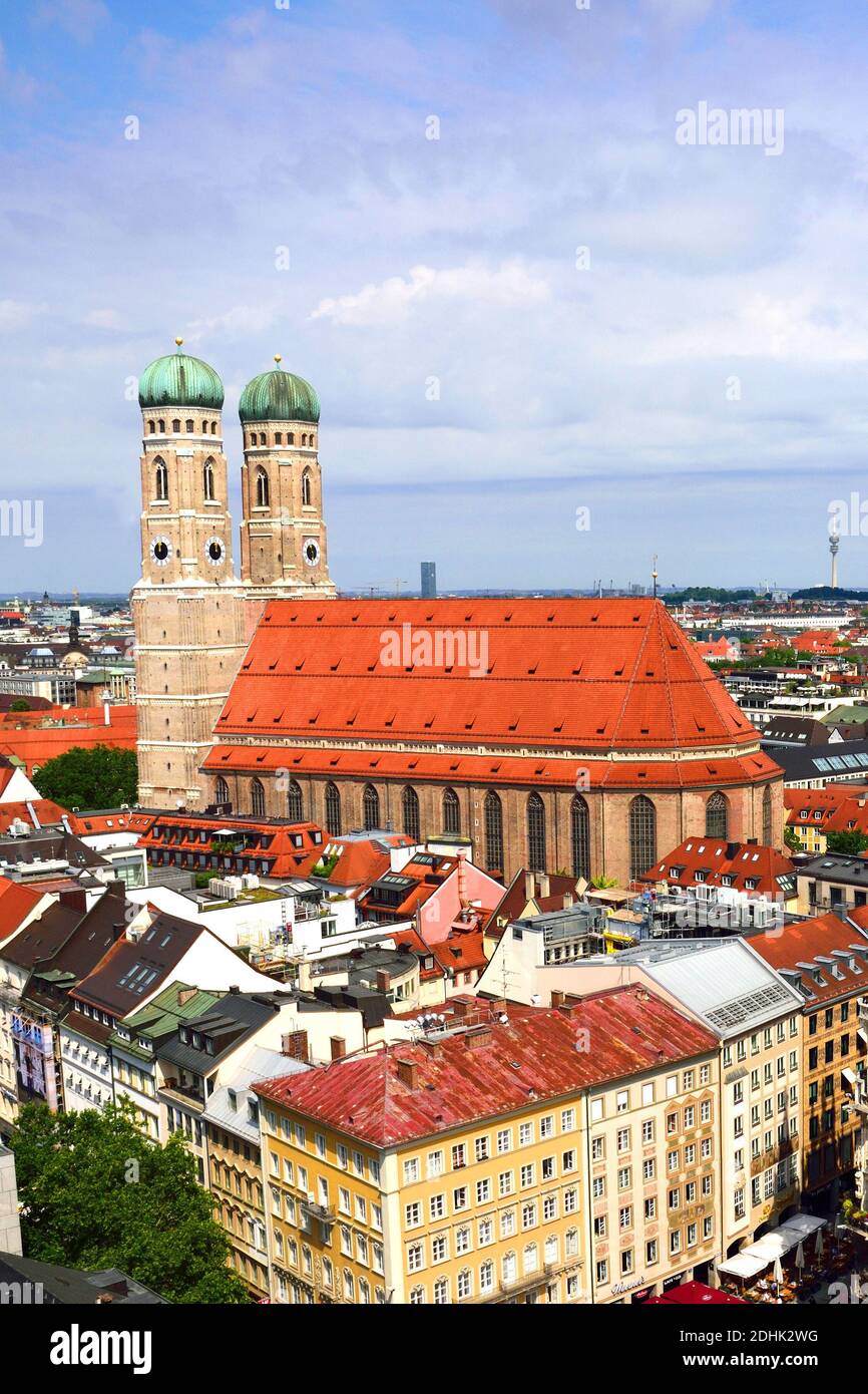 Europa, Deutschland, Bayern, Landeshauptstadt Muenchen, City, Marienplatz, Frauenkirche, Rathaus, Blick von St. Peter, Stock Photo