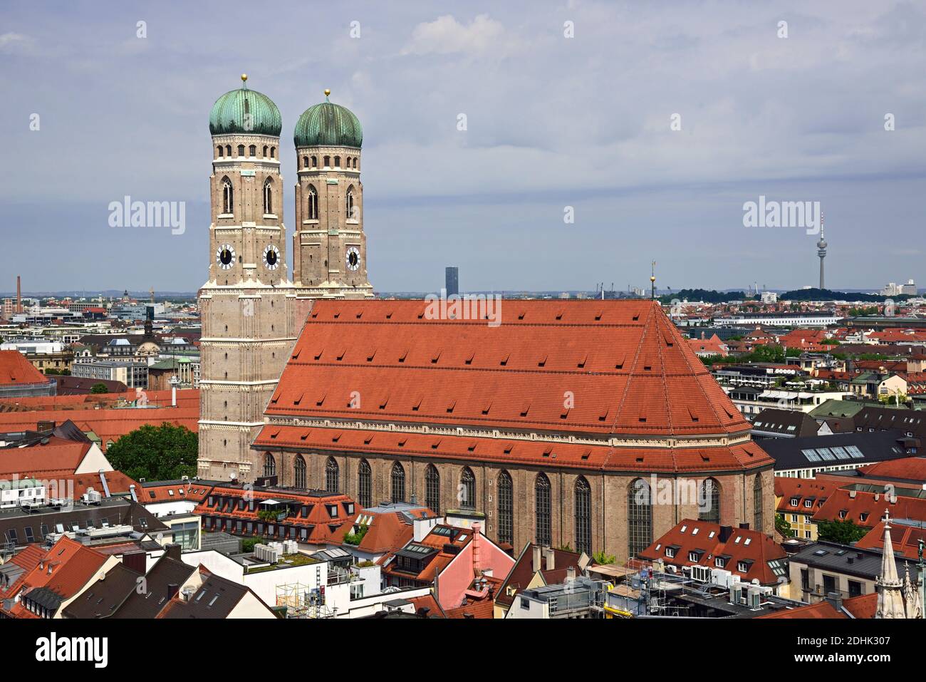 Europa, Deutschland, Bayern, Landeshauptstadt Muenchen, City, Marienplatz, Frauenkirche, Blick von St. Peter, Stock Photo