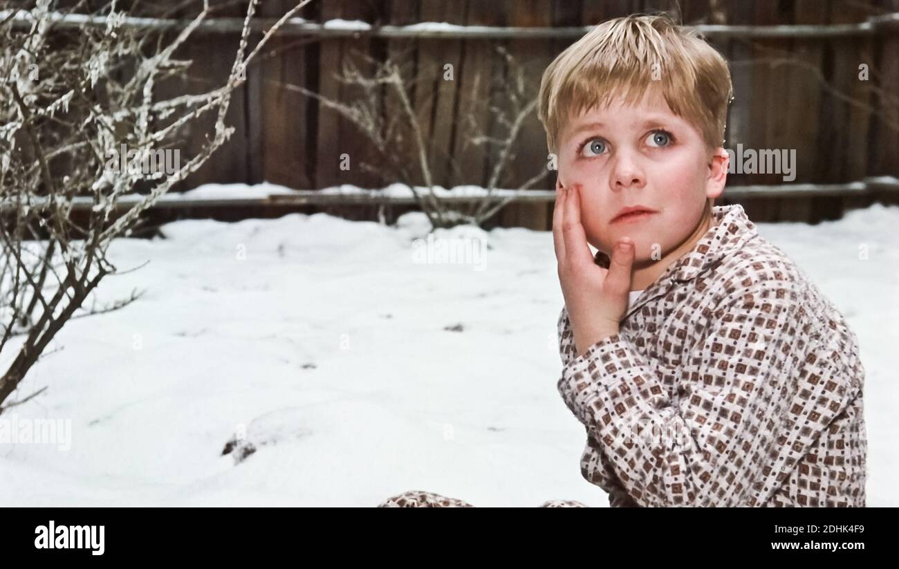 USA. Peter Billingsley in a scene from ©MGM/UA Entertainment Company film : A  Christmas Story (1983). Plot: In the 1940s, a young boy named Ralphie  attempts to convince his parents, his teacher, image size:1300x823