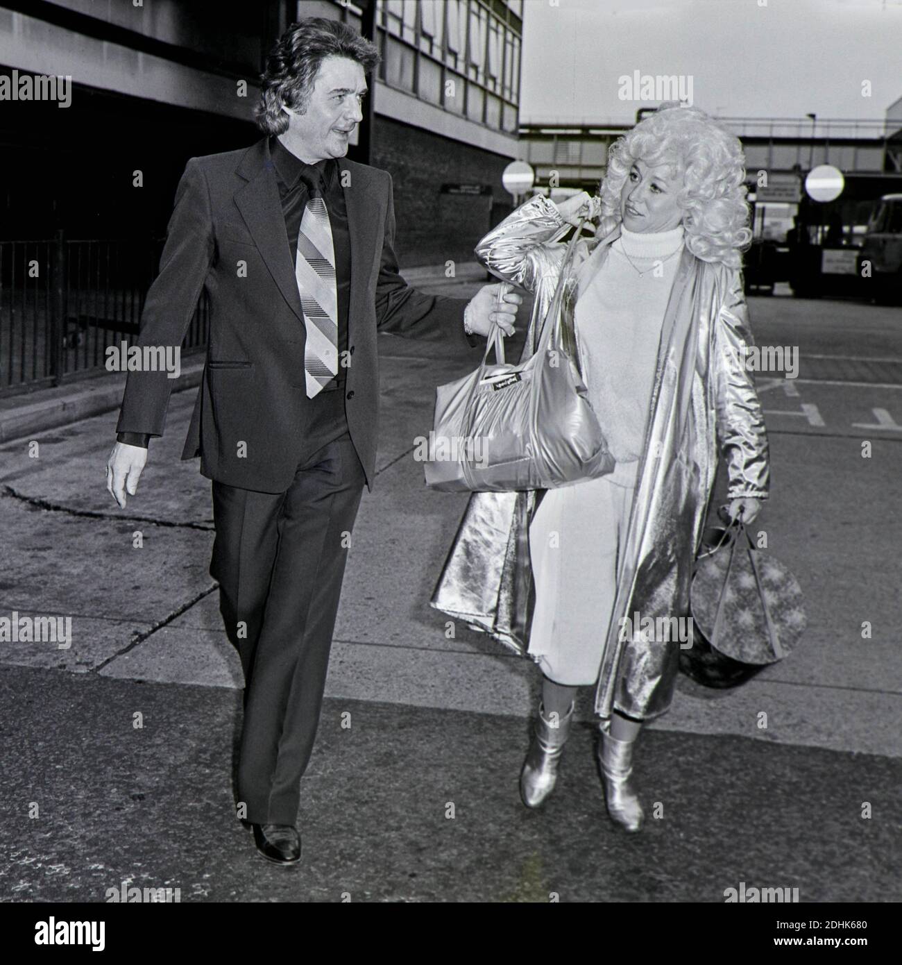 Dame Barbara Windsor and her husband Ronnie Knight arriving at Heathrow Airport from Australia, 4th November 1981. Stock Photo
