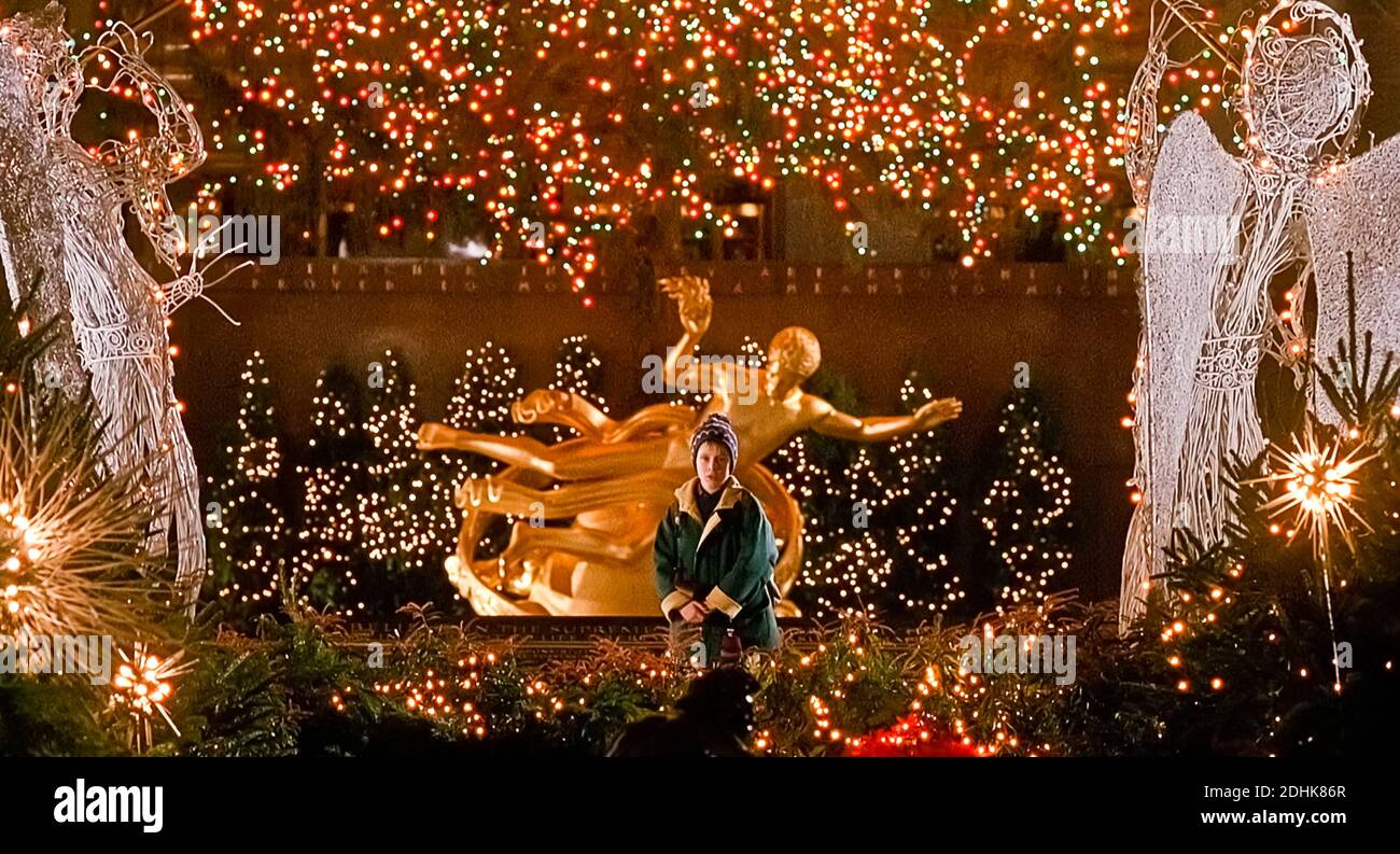 Bạn đã sẵn sàng cho một mùa lễ hội hài hước và ấm áp chưa? Ấn tượng của Macaulay Culkin trong bộ phim Home Alone đã trở thành lá cờ đại diện cho mùa lễ hội tại Mỹ. Hãy thưởng thức món quà đặc biệt này cùng người thân và bạn bè trong dịp Giáng sinh năm nay.