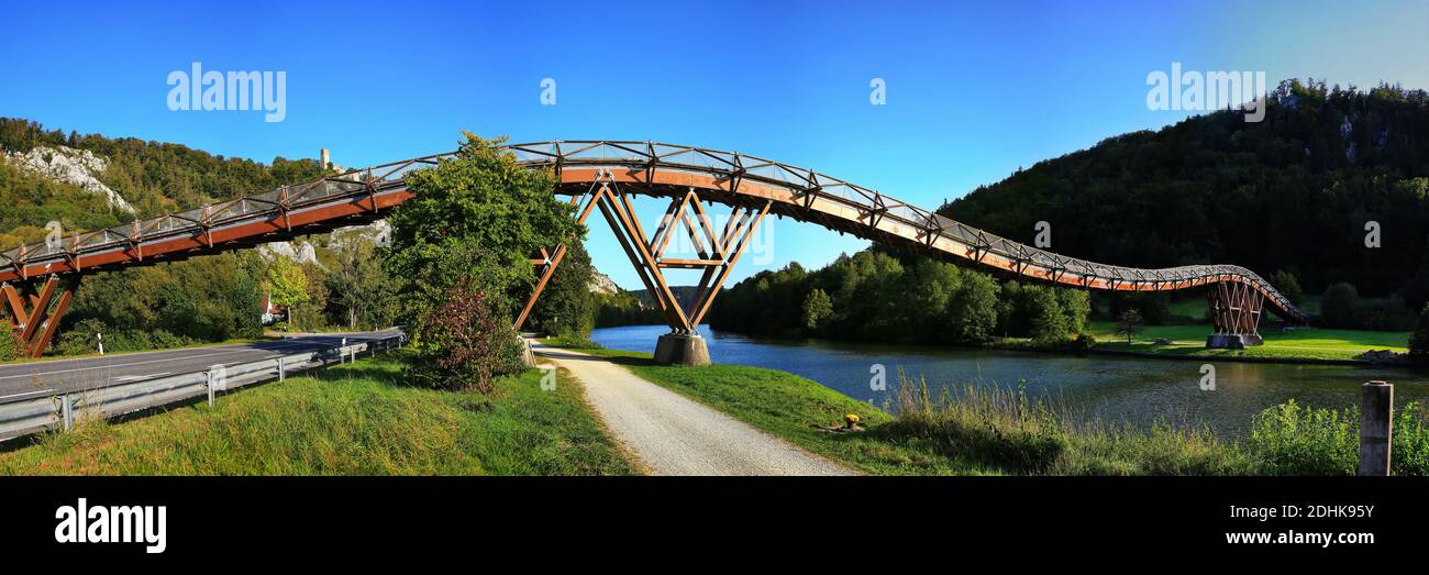 Essinge Bridge The Wooden Bridge Tatzlwurm Is A Sight Of Essing Stock Photo - Alamy