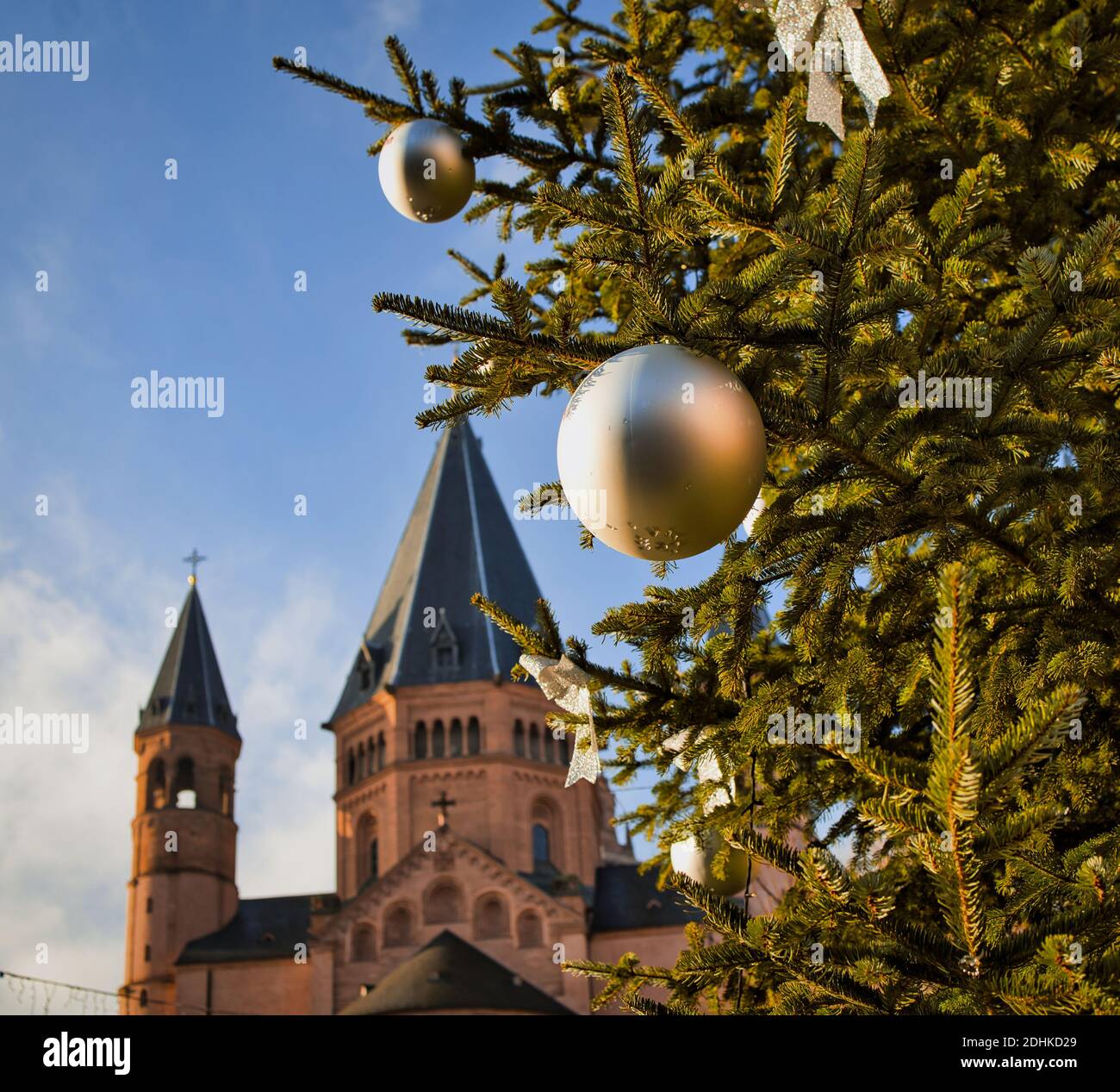 Christmas Market In Mainz Rhineland Palatinate Germany Europe Stock Photo Alamy