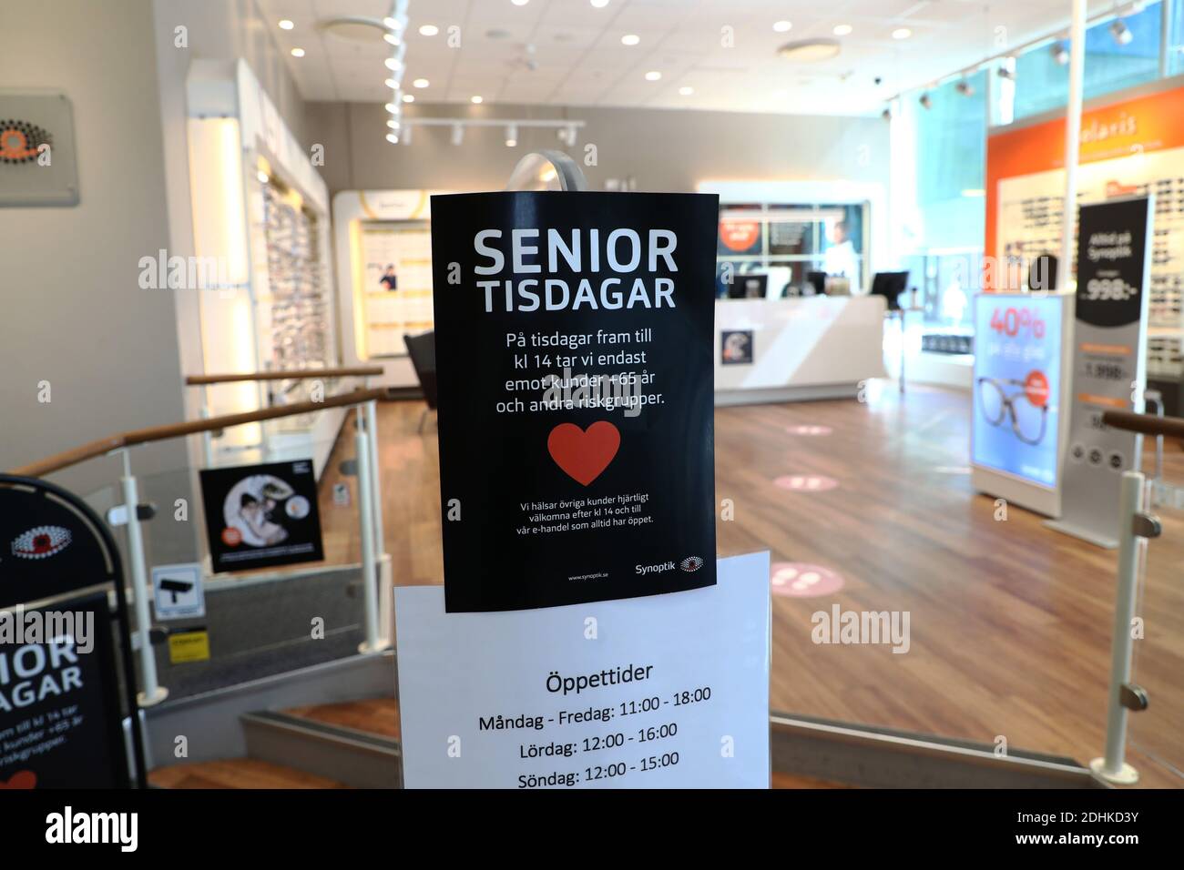 NORRKÖPING, SWEDEN- 22 APRIL 2020: Corona sign / information during the corona crisis. Information that seniors are welcome on a particular day at an optician. Photo Jeppe Gustafsson Stock Photo
