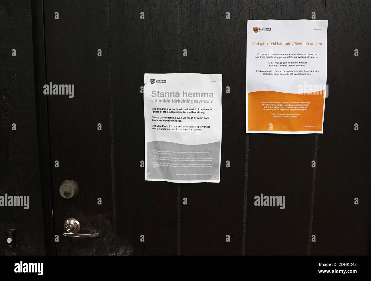 LINKÖPING, SWEDEN- 29 APRIL 2020: Signs on a door during the corona crisis. Photo Jeppe Gustafsson Stock Photo