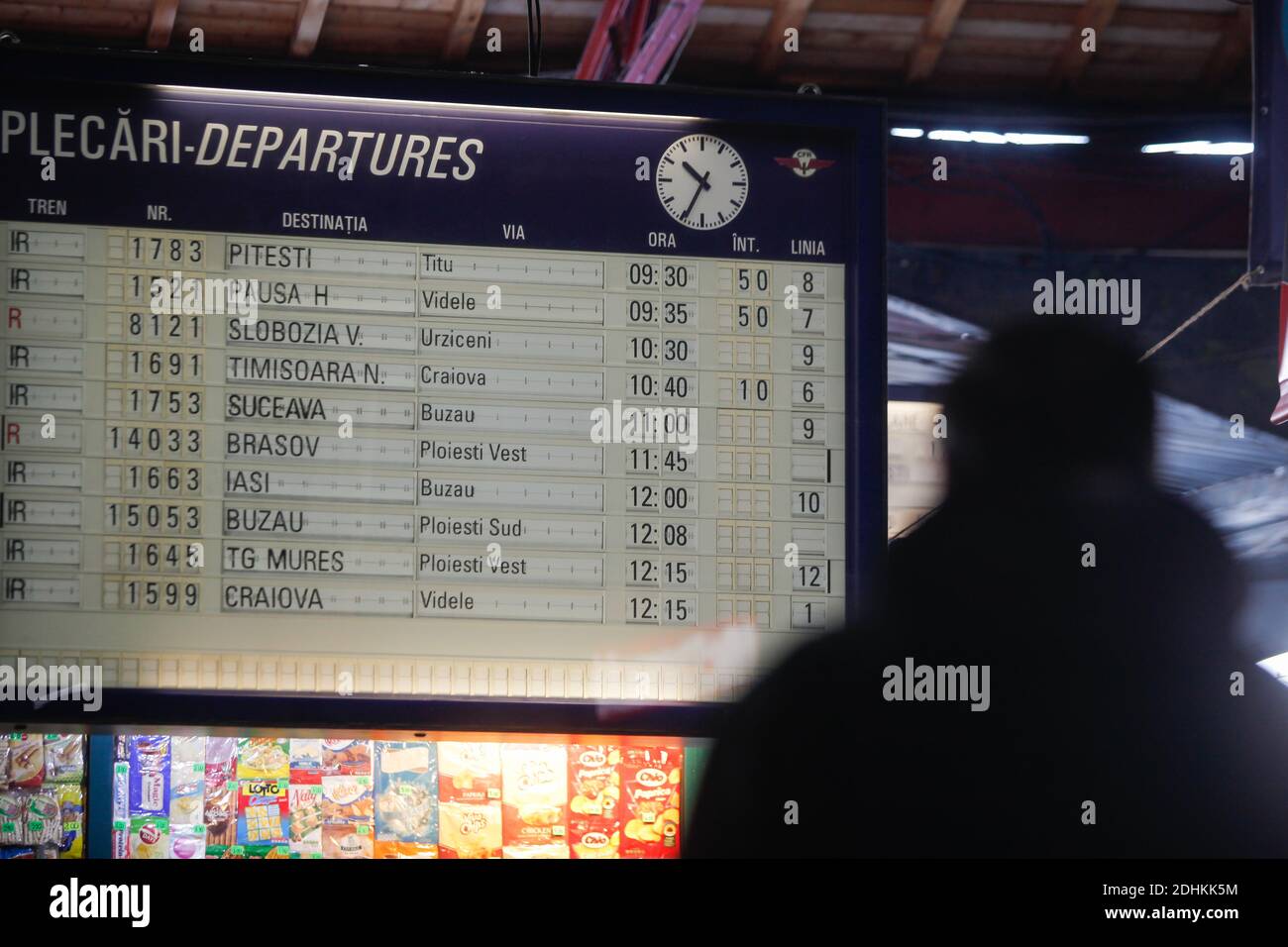 Bucharest Romania January 5 2016 People Wait For The Train In The Northern Railway Station Gara De Nord During A Cold Sunny And Snowy Day In B Stock Photo Alamy