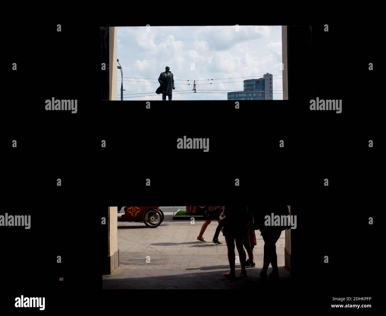 Lenin statue located by Leninsky Avenue, Moscow Stock Photo Alamy