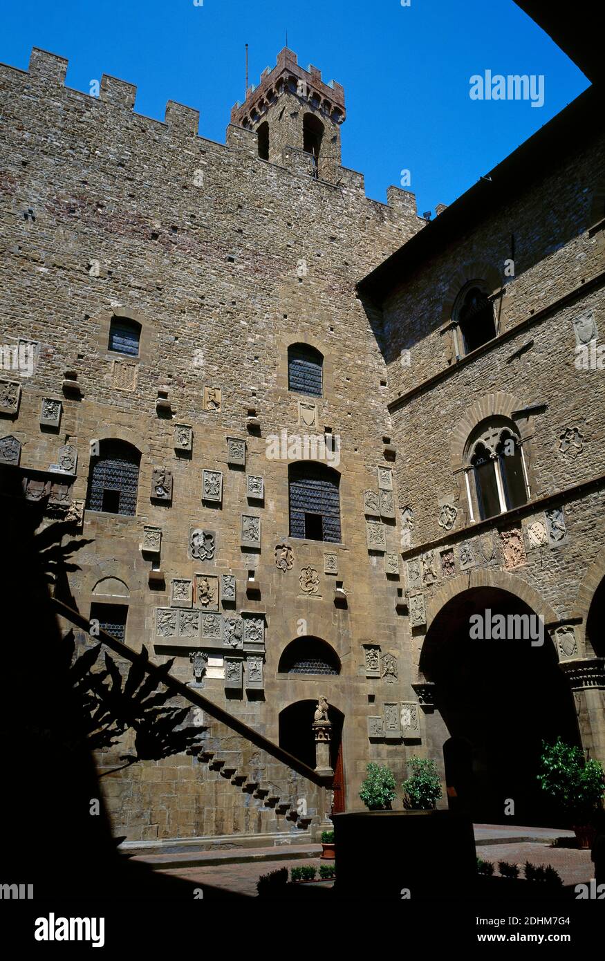 Italy, Tuscany, Florence. Palazzo del Bargello. It houses the Bargello Museum. Medieval building. Its construction is dated in 1255. During the 14th and 15th centuries a series of alterations and addtions took place. Inner courtyard. Stock Photo