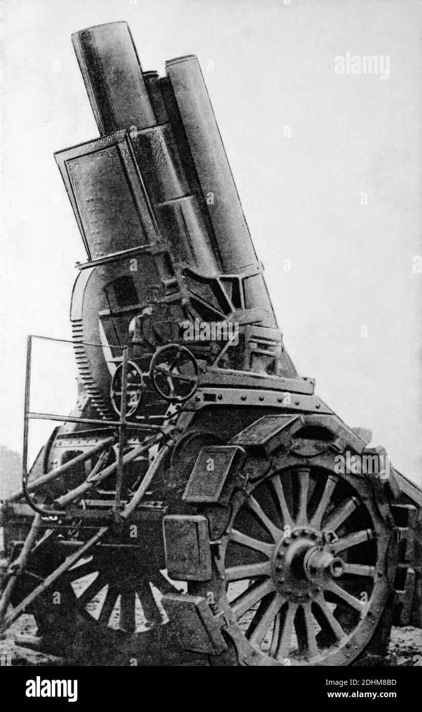 A historical photograph of a a peice of German heavy artillery, 28 cm Haubitze L/14 i.R., taken from a french postcard c.1914-1915. Stock Photo