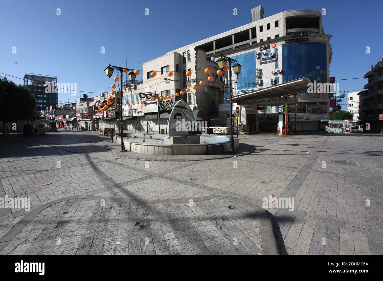 Nablus. 11th Dec, 2020. Photo taken on Dec. 11, 2020 shows an empty street in the West Bank city of Nablus amid the lockdown imposed by the Palestinian authorities. Palestine reported 1,743 new coronavirus cases, taking the tally of infections in the Palestinian territories to 121,157, including 1,029 deaths and 94,349 recoveries. Four Palestinian districts in the West Bank, including Nablus, Tulkarm, Bethlehem, and Hebron, went into a full weeklong lockdown that began on Thursday night. Credit: Nidal Eshtayeh/Xinhua/Alamy Live News Stock Photo