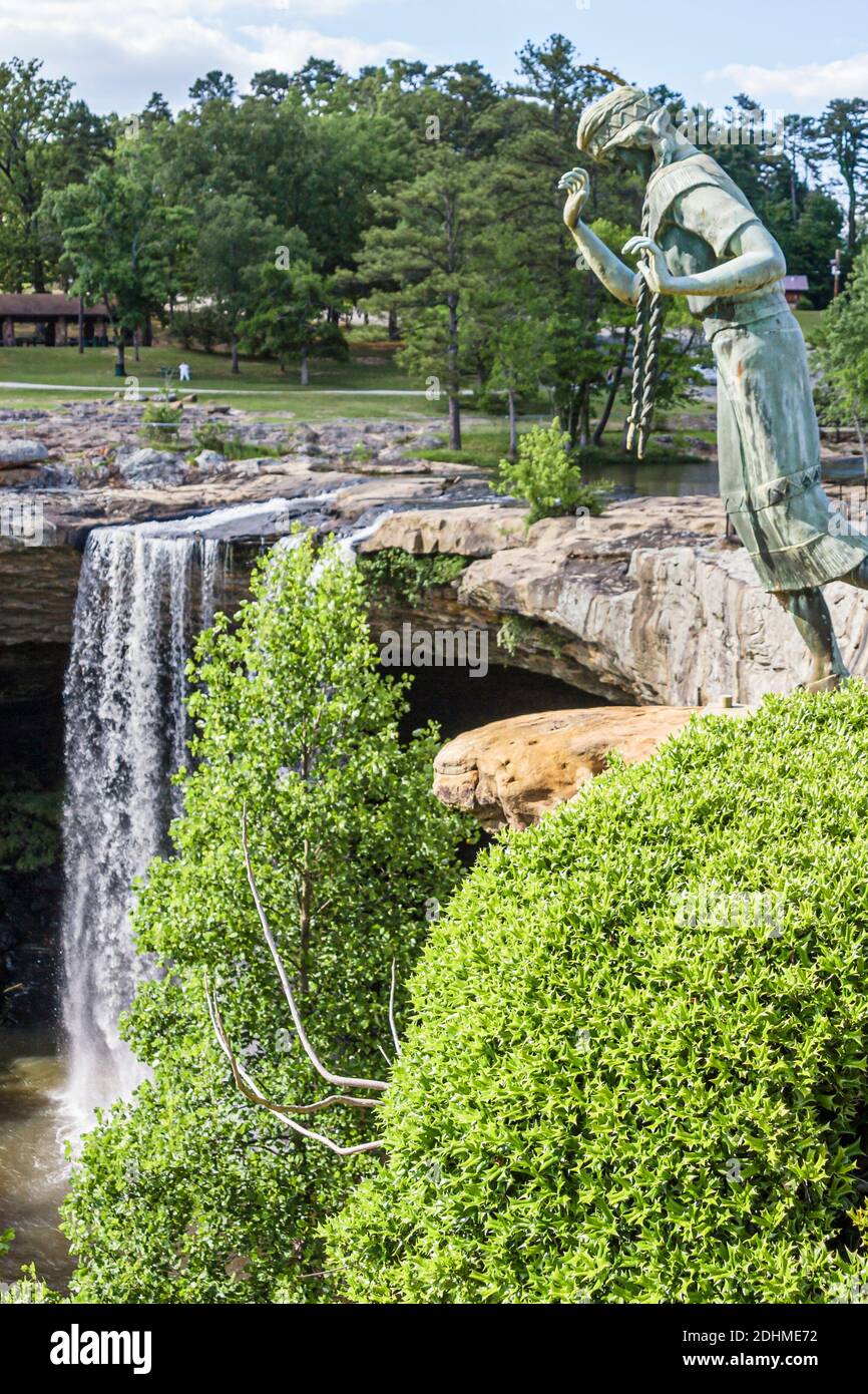 Native american indian statue hi-res stock photography and images - Alamy