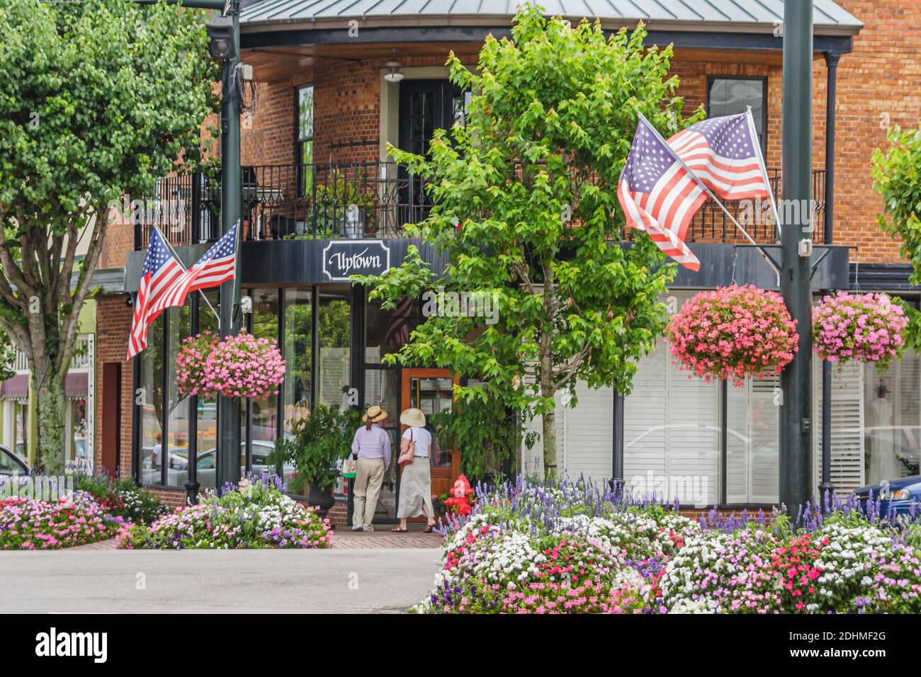 Alabama Fairhope shopping Uptown Boutique clothing store front entrance