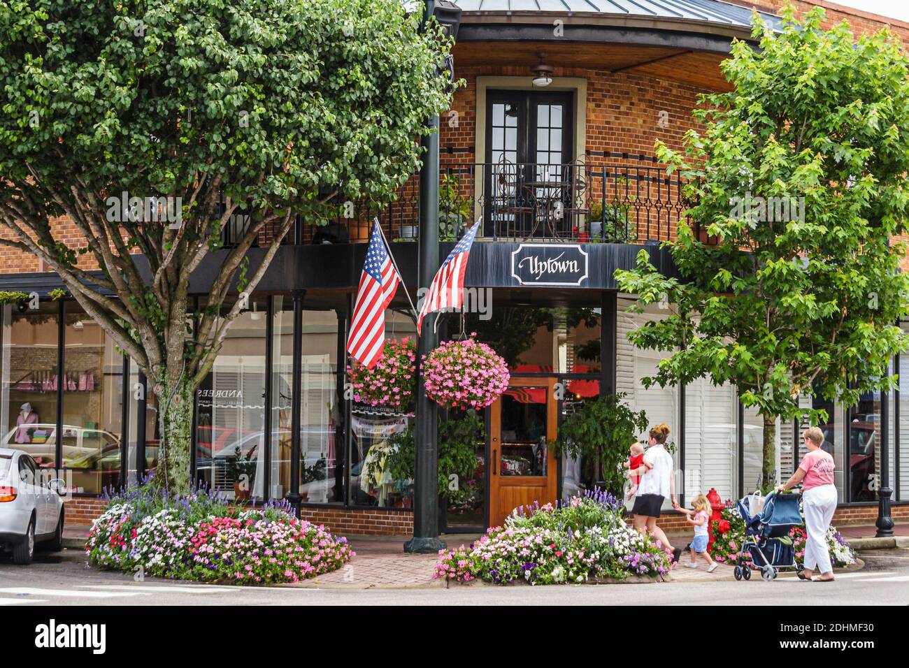 Alabama Fairhope shopping Uptown Boutique clothing store front entrance