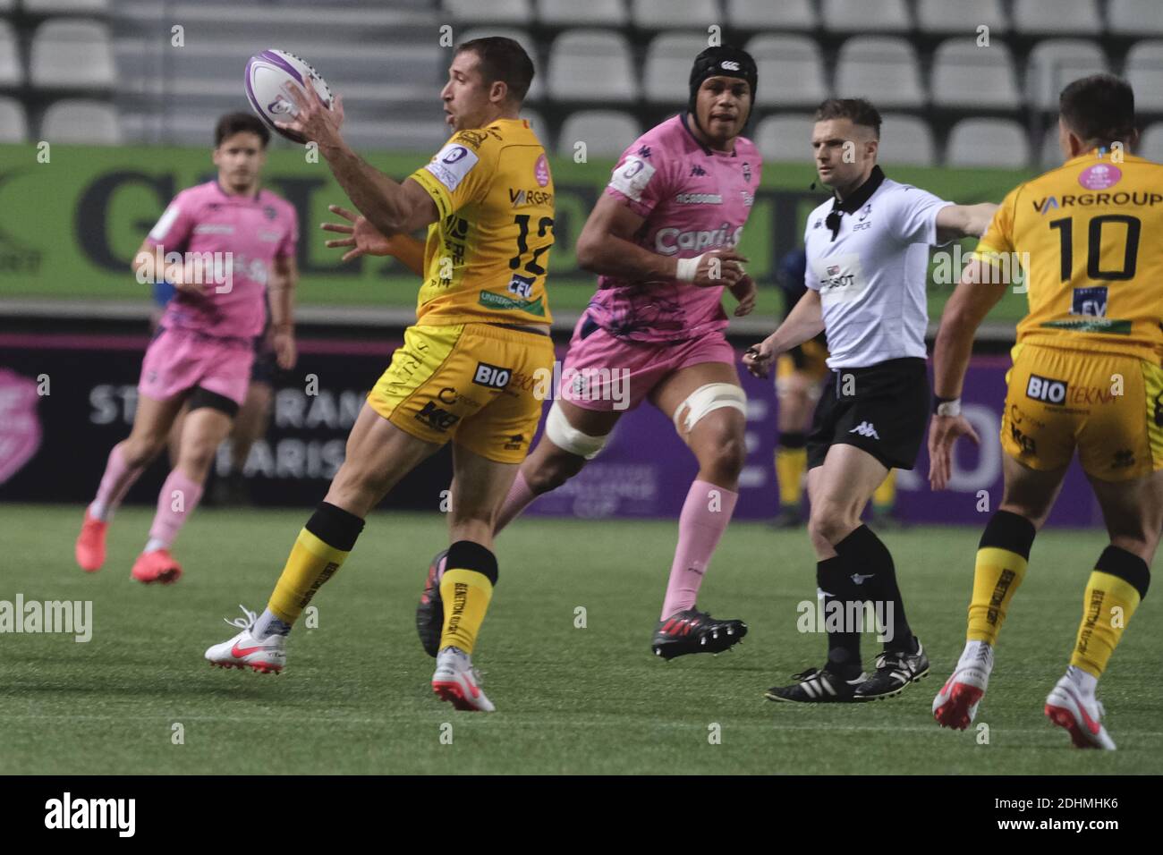 Paris, France. 11th Dec, 2020. Trevise Centre TOMMASO BENVENUTI in action during the Europpean Challenge Rugby Cup Day one between Stade Francais and Benetton Rugby Trevise at Jean Bouin Stadium in Paris - France.Trevise won 44-20 Credit: Pierre Stevenin/ZUMA Wire/Alamy Live News Stock Photo