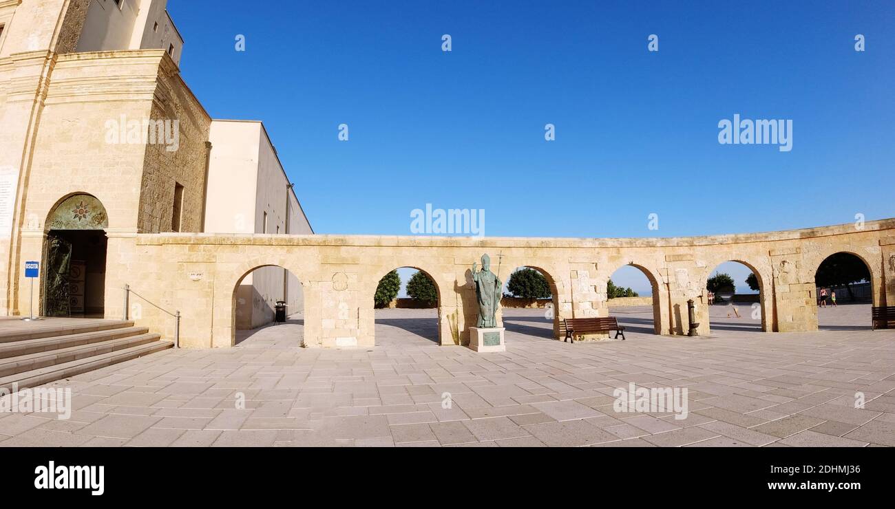 Santa Maria di Leuca, Castrignano del Capo, Lecce, Southern Salento, Puglia, Italy: The square of the Basilica Sanctuary of Santa Maria di Leuca Stock Photo