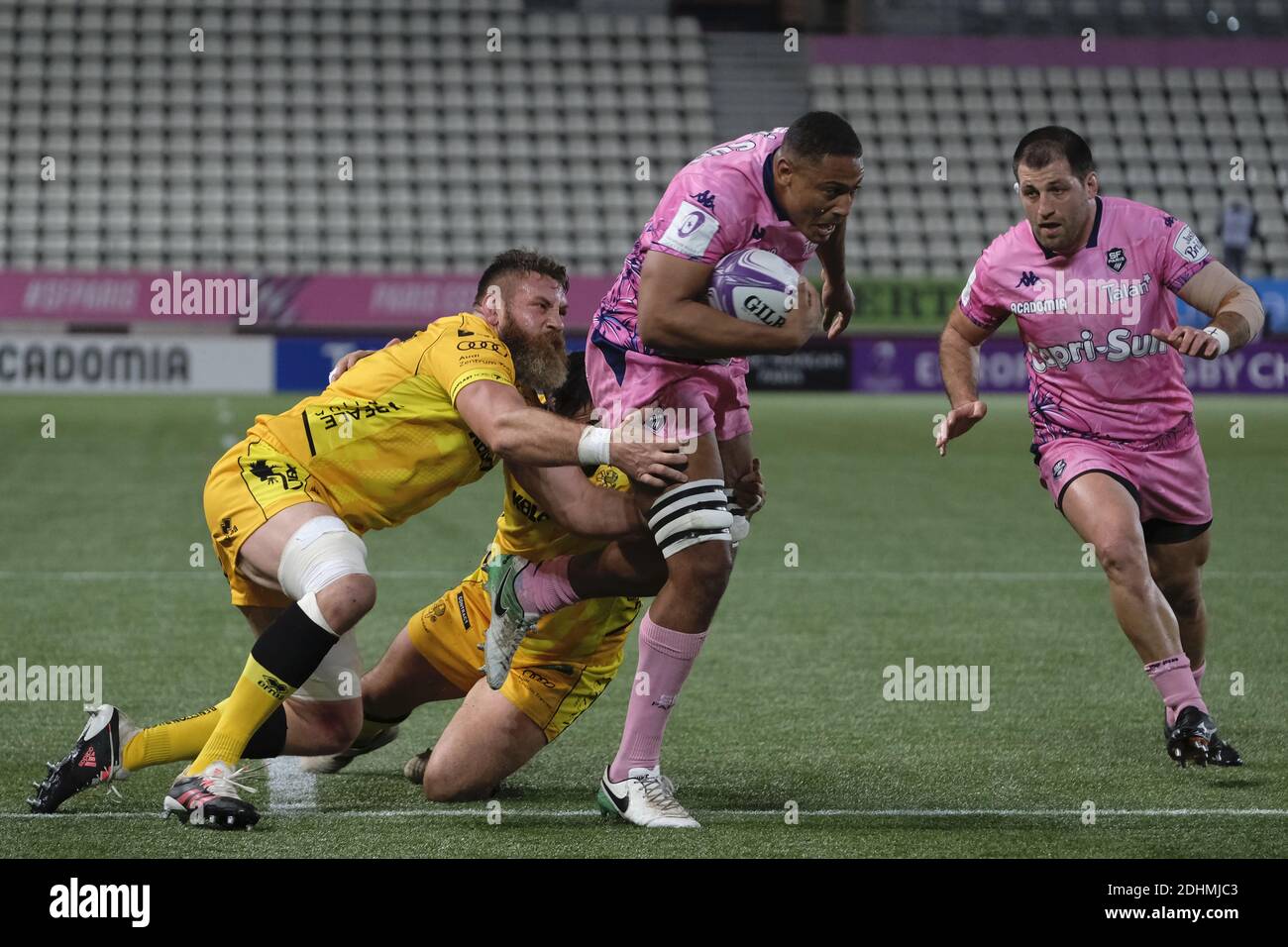 Paris, France. 11th Dec, 2020. Stade Francais Flanker CHARLIE FRANCOZ in action during the Europpean Challenge Rugby Cup Day one between Stade Francais and Benetton Rugby Trevise at Jean Bouin Stadium in Paris - France.Trevise won 44-20 Credit: Pierre Stevenin/ZUMA Wire/Alamy Live News Stock Photo