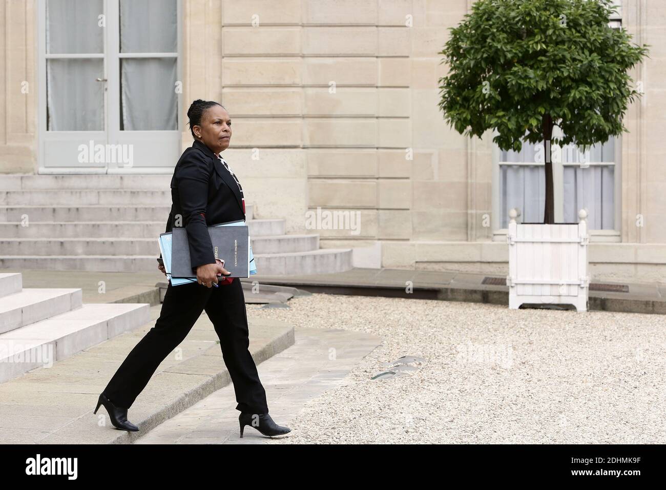 File photo : French Justice Minister Christiane Taubira leaves the weekly cabinet meeting at the Elysee presidential Palace, in Paris, France, on june 03, 2014. French Justice Minister Christiane Taubira has stepped down from her job, shortly before MPs are due to debate plans to strip people convicted of terrorism of their citizenship. Ms Taubira was known to disagree with the controversial proposals, The citizenship plans were put forward after the 13 November Paris attacks in which 130 people were murdered. Photo by Stephane Lemouton/ABACAPRESS.COM Stock Photo