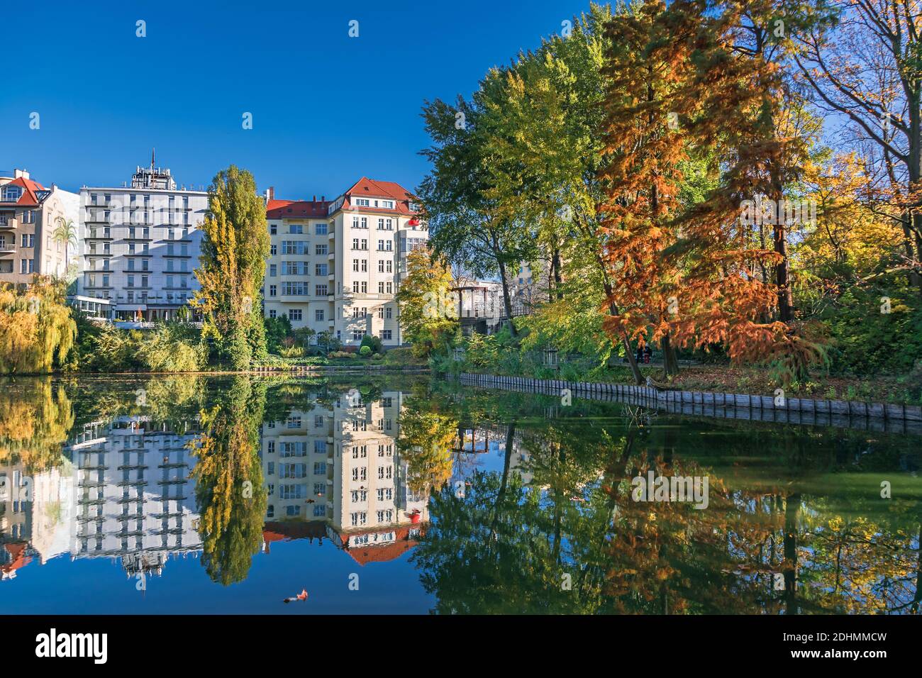 Berlin, Germany - November 7, 2020: Shore of Lake Lietzen with buildings of Ringhotel Seehof reflecting in the water and the Lake Lietzen bridge over Stock Photo