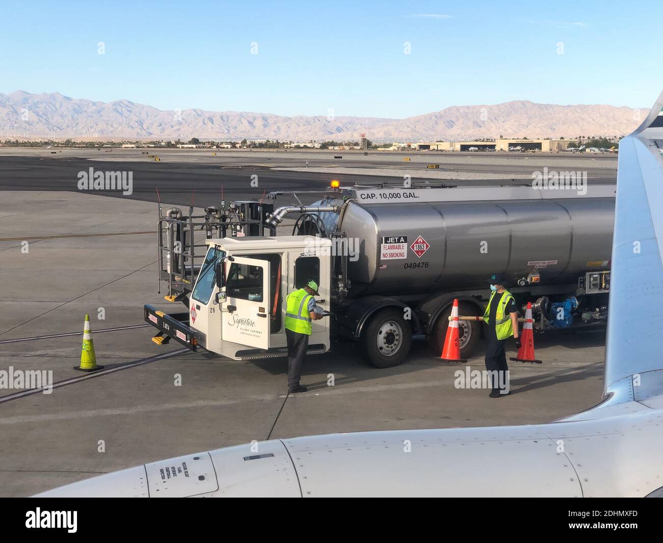 Palm Springs, USA. 22th, Nov 2020. A Signature Flight Support Jet Fuel truck refilling an Alaska Airlines jet. Stock Photo
