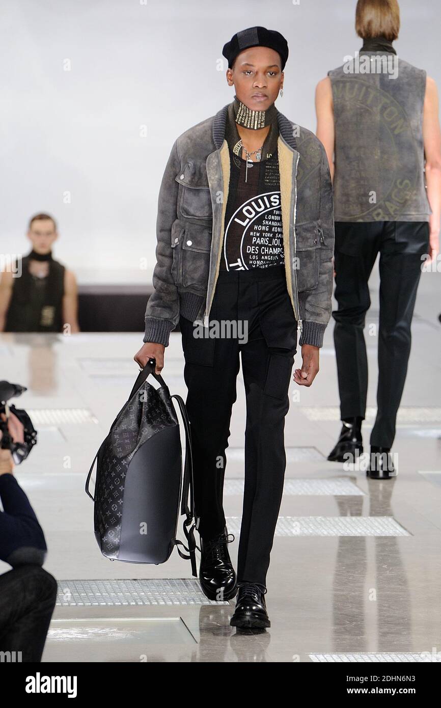 Louis Vuitton Spring Summer 2016 Runway Bag Collection Featuring