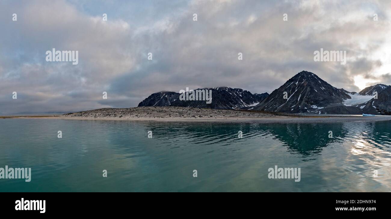 Graveneset is aburial ground and a cultural herritage site in Magdalene Fjord, north-west Spitsbergen, Svalbard, Norway. Stock Photo