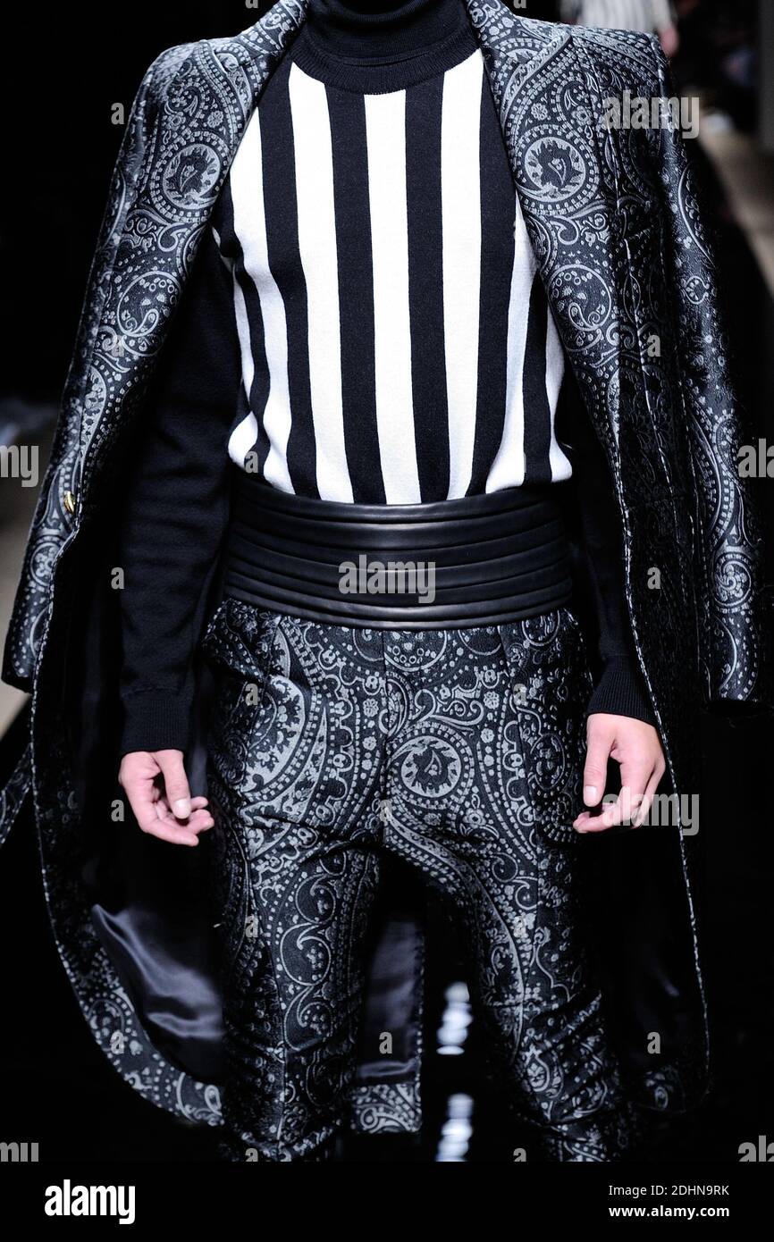 A model walks the runway at the Balmain Homme show during Paris Men's  Fashion Week Fall-Winter 2016/17 on January 23, 2016 in Paris, France.  Photo by Aurore Marechal/ABACAPRESS.COM Stock Photo - Alamy