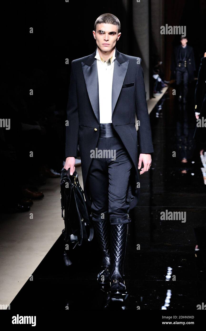 A model walks the runway at the Balmain Homme during Paris Men's Fashion Week Fall-Winter 2016/17 on 23, 2016 in Paris, Photo by Marechal/ABACAPRESS.COM Stock Photo - Alamy