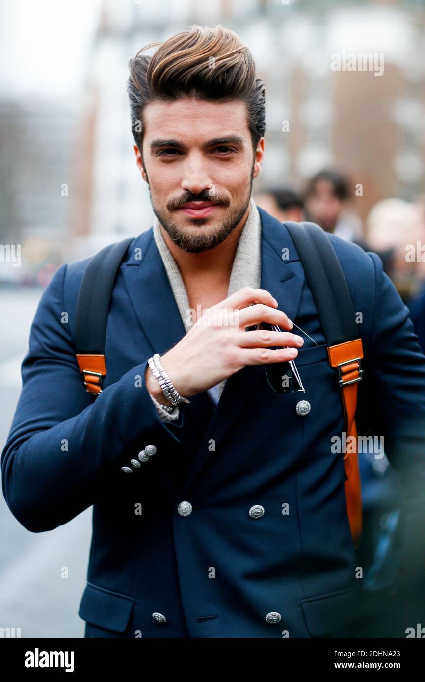 Street style, Mariano Di Vaio arriving at Dior Fall-Winter 2016-2017  menswear show held at Tennis Club, in Paris, France, on January 23rd, 2016.  Photo by Marie-Paola Bertrand-Hillion/ABACAPRESS.COM Stock Photo - Alamy