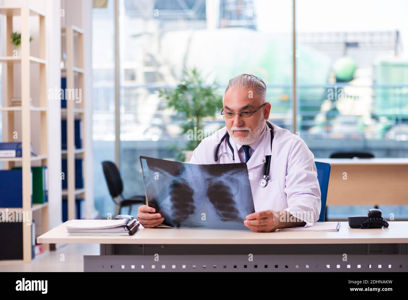 Old doctor radiologist working in the clinic Stock Photo - Alamy